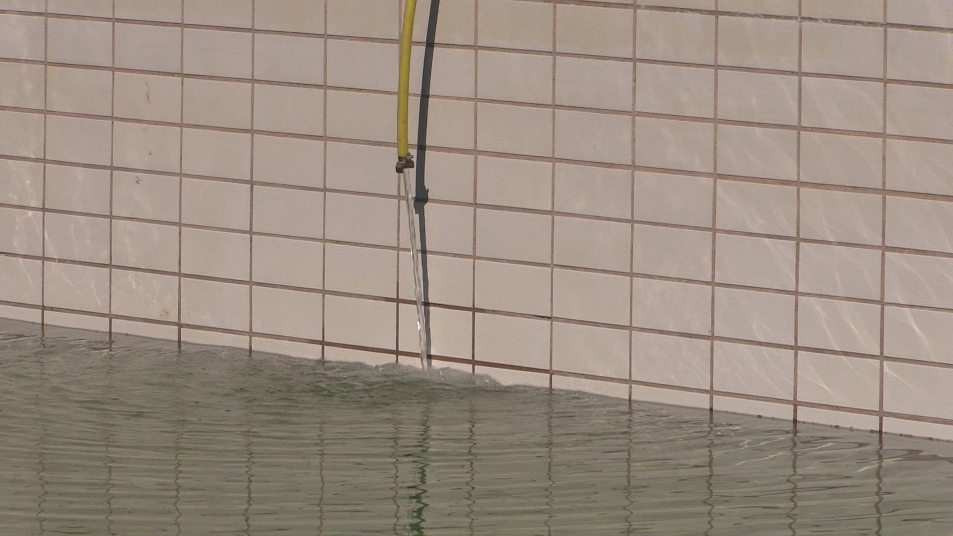 Foto: slang met lopend water 2026.jpg